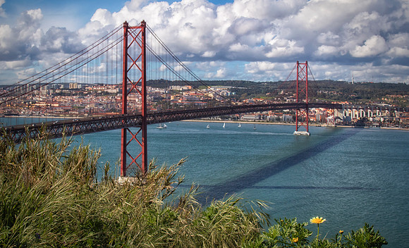25 de Abril Bridge